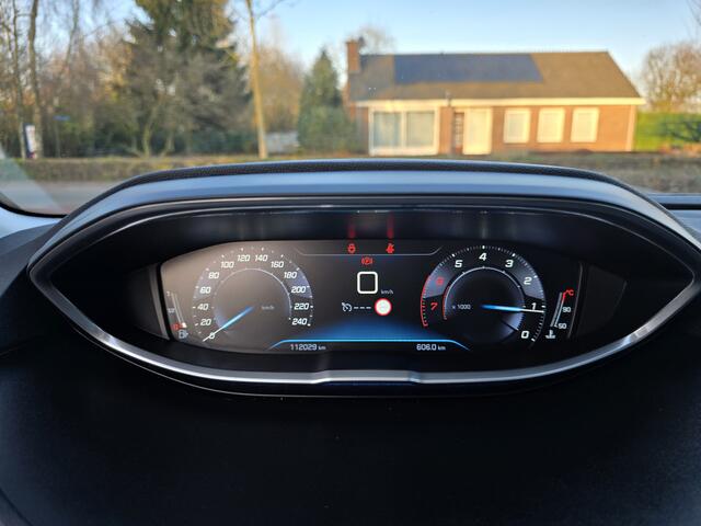Peugeot 5008 1.2 PureTech Active / NWE Motor / 7 Persoons / Carplay / Trekhaak