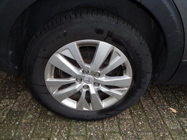 Peugeot 5008 1.2 PT BL. EXECUTIVE
