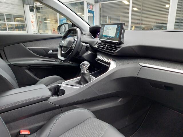 Peugeot 5008 SUV 130 Allure 7 Persoons Clima/Nav/Cam