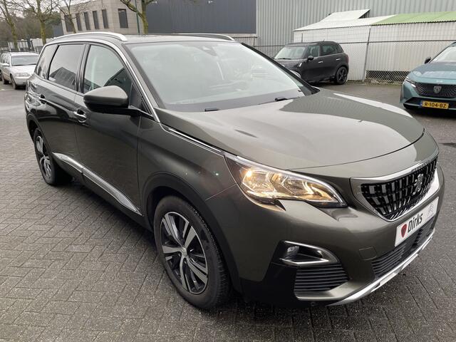 Peugeot 5008 130pk Crossway (Trekhaak - Camera - Parkeersensoren V+A - Automatische Airco - Navigatie)