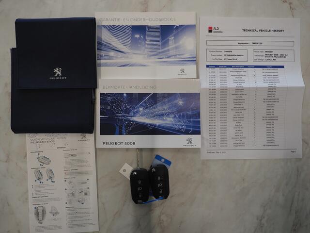Peugeot 5008 1.2 PureTech Allure 7p | Leder | 360 | Stoelverwarming | Carplay | Trekhaak