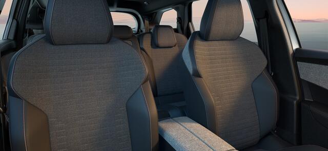 Peugeot 5008 1.2 Hybrid 136 Allure 7 zitplaatsen | Panoramic Navigation Pack | Drive assist Pack