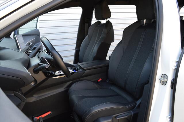 Peugeot 5008 1.2 PureTech GT-Line Avantage O.a: Carplay, DAB, Camera, DAB, Clima, Navi, Etc. All-in prijs!
