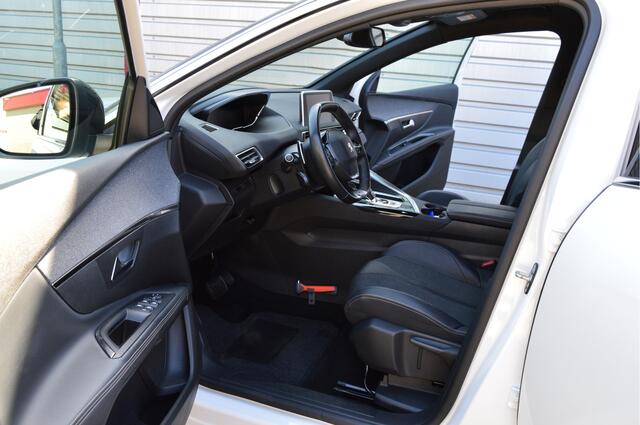 Peugeot 5008 1.2 PureTech GT-Line Avantage O.a: Carplay, DAB, Camera, DAB, Clima, Navi, Etc. All-in prijs!