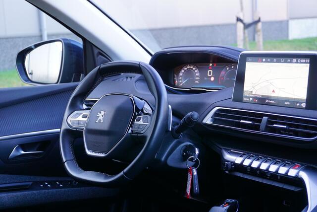 Peugeot 5008 1.2 PureTech Active Automaat |131 pk |Metallic blauw |Parkeersensoren |Navigatie |DAB |Carplay |Android auto |Lichtmetalen velgen