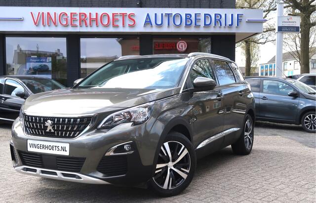 Peugeot 5008 130 Pk Benzine * AUTOMAAT * 7-Persoons * Hele Mooie Luxe * Navigatie * 1/2 Leder Interieur * L.M. Velgen met Vierseizoenenbanden * Achteruitrij Parkeer Camera * Electr Bedienbare Achterklep * Keyless Entry & Start Button * Vingerhoets: Vierde Generatie Ee