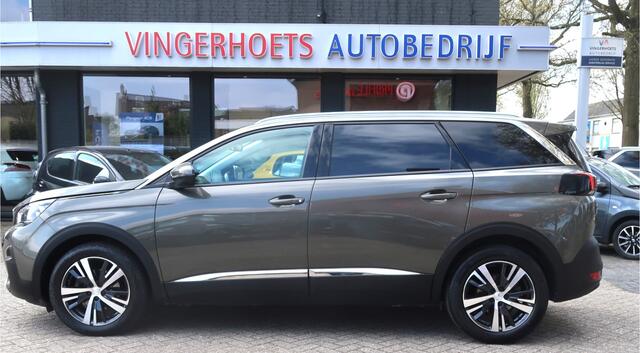 Peugeot 5008 130 Pk Benzine * AUTOMAAT * 7-Persoons * Hele Mooie Luxe * Navigatie * 1/2 Leder Interieur * L.M. Velgen met Vierseizoenenbanden * Achteruitrij Parkeer Camera * Electr Bedienbare Achterklep * Keyless Entry & Start Button * Vingerhoets: Vierde Generatie Ee