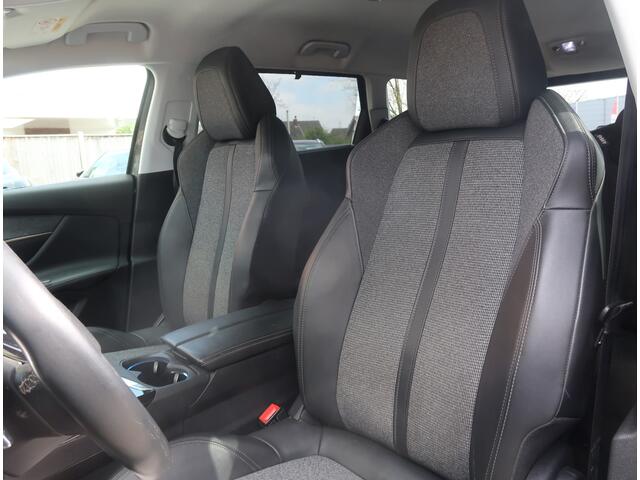 Peugeot 5008 130 Pk Benzine * AUTOMAAT * 7-Persoons * Hele Mooie Luxe * Navigatie * 1/2 Leder Interieur * L.M. Velgen met Vierseizoenenbanden * Achteruitrij Parkeer Camera * Electr Bedienbare Achterklep * Keyless Entry & Start Button * Vingerhoets: Vierde Generatie Ee