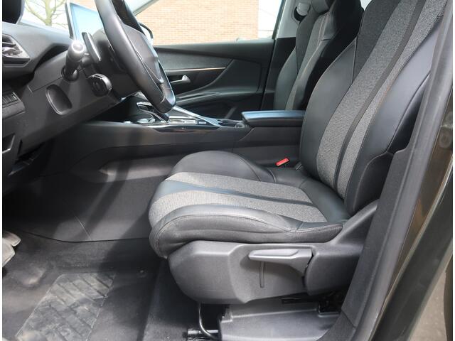 Peugeot 5008 130 Pk Benzine * AUTOMAAT * 7-Persoons * Hele Mooie Luxe * Navigatie * 1/2 Leder Interieur * L.M. Velgen met Vierseizoenenbanden * Achteruitrij Parkeer Camera * Electr Bedienbare Achterklep * Keyless Entry & Start Button * Vingerhoets: Vierde Generatie Ee