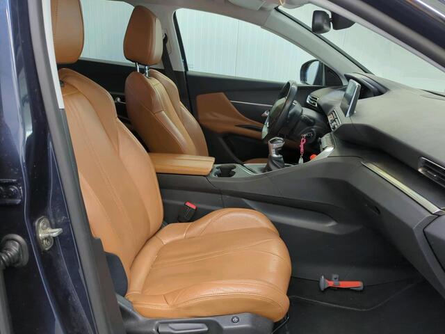 Peugeot 5008 1.2 PureTech Executive 7P [VOL LEDER, STOELVERWARMING, CAMERA, CLIMATE CONTROL, PDC, NAVIGATIE, NIEUWSTAAT]