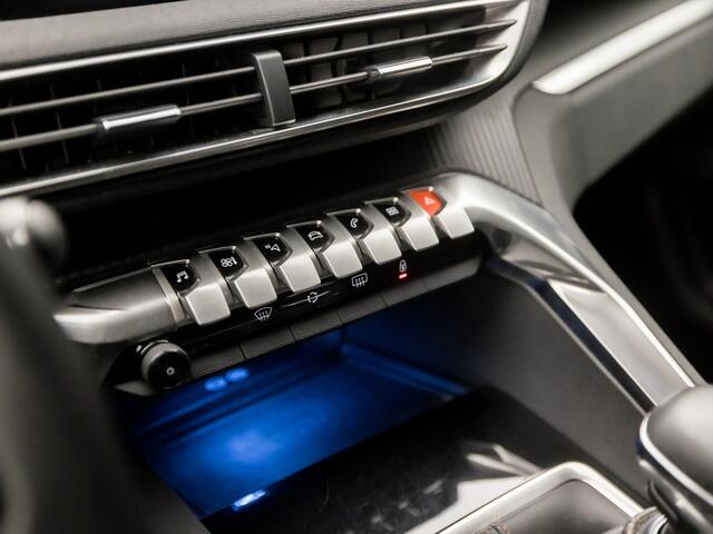Peugeot 5008 1.2 PureTech Sport 7 Persoons (APPLE CARPLAY, GROOT NAVI, 360 CAMERA, PARKEERSENSOREN, TREKHAAK, SPORTSTOELEN, GETINT GLAS, CRUISE, NIEUWSTAAT)