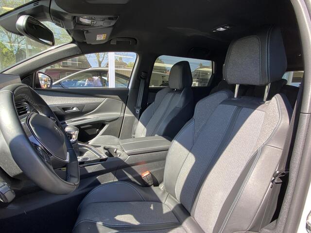 Peugeot 5008 1.2T 130pk Allure Pack Business | 7 zitplaatsen | Afneembare trekhaak | Navigatie | Achteruitrijcamera | Dodehoek detectie | Climate Control | Keyless Entry