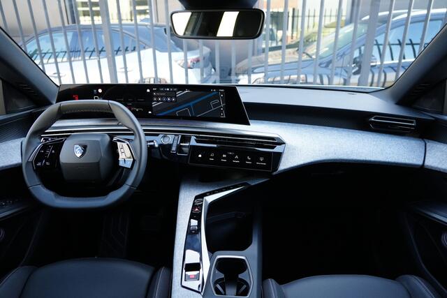 Peugeot 5008 1.2 Hybrid 136 e-DSC6 Allure 136pk PanoramicNavigation/Stoelverwarming/360Camera