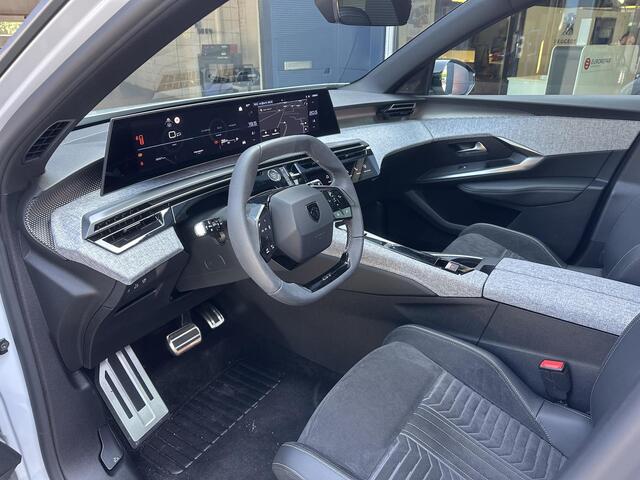 Peugeot 5008 1.2 Hybrid 145 GT Automaat | Alcantara Stoelen | Panorama Schuif-/Kanteldak | Zeer complete Demo van 2025 ! | Navigatie | 360 Graden Camera | 7 Zitplaatsen | Adaptieve Cruise Control | 3-Zone Climate Control | Full LED Verlichting | All Season Banden | Ke