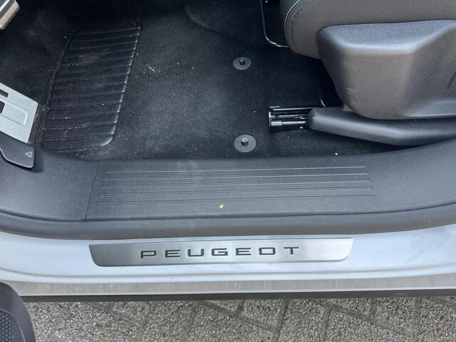 Peugeot 5008 1.2 Hybrid 145 GT Automaat | Alcantara Stoelen | Panorama Schuif-/Kanteldak | Zeer complete Demo van 2025 ! | Navigatie | 360 Graden Camera | 7 Zitplaatsen | Adaptieve Cruise Control | 3-Zone Climate Control | Full LED Verlichting | All Season Banden | Ke