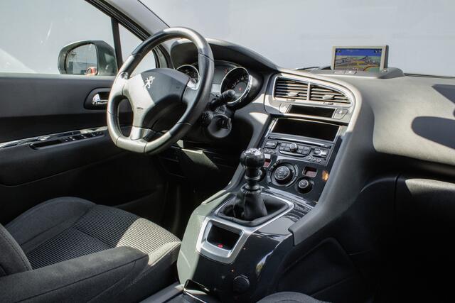 Peugeot 5008 1.2 PureTech Style 5p. Full map navigatie/ Cruise control/ Climate control/ Tel. bluetooth