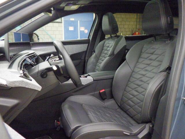 Peugeot 5008 e-5008 GT Avantage 73 kWh Leder interieur | Panoramadak