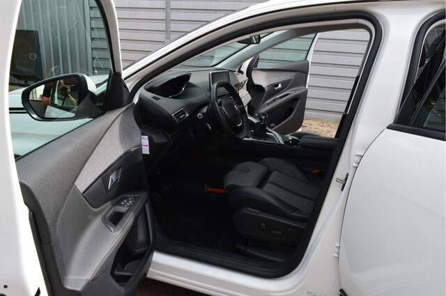 Peugeot 5008 1.2 PureTech Blue Lease Premium O.a: Afn. Haak, PDC, Clima, Navi, Carplay, Rijklaar, Etc. All-in prijs!