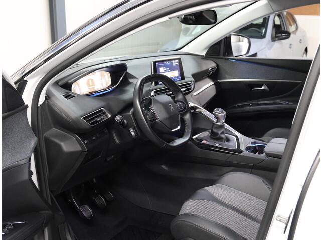 Peugeot 5008 1.2 130PK Blue Lease Premium | AppleCarPlay/AndroidAuto | Cruise Control | Climate Control | Camera | LED | 7 PERSOONS! | Navigatie | Isofix | Privacy Glass | Parkeersensoren | Trekhaak | Two-tone | Elektrische Klep |