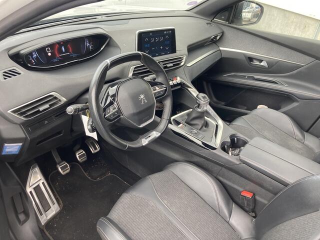 Peugeot 5008 1.2 PureT GT-Line 7 Persoons Trekhaak Panoramadak LED