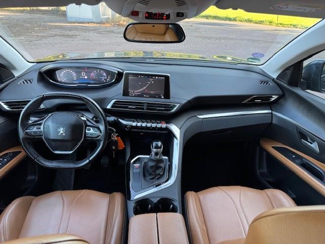 Peugeot 5008 1.2 PUTE TECH EXECUTIVE/THAAK/LEER/NAVI/APK