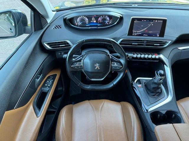 Peugeot 5008 1.2 PUTE TECH EXECUTIVE/THAAK/LEER/NAVI/APK