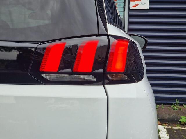 Peugeot 5008 1.2 PureTech 130pk Blue Lease Executive | 7 zitplaatsen | Automaat | Achteruitrijcamera | Navigatie | Getinte ramen achter