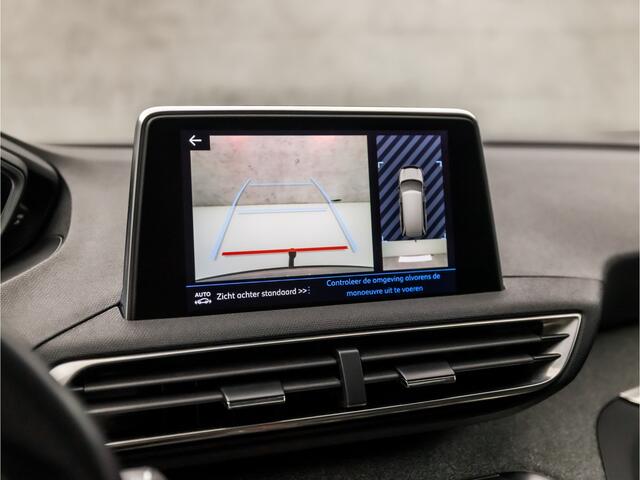 Peugeot 5008 1.2 PureTech Deluxe 7 Persoons Automaat (PANORAMADAK, APPLE CARPLAY, MEMORY SEATS, LEDER, STOELVERWARMING, 360 CAMERA, SPORTSTOELEN, LED KOPLAMPEN, GETINT GLAS, TREKHAAK, NIEUWSTAAT)