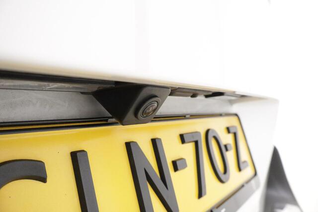 Peugeot 5008 1.2 Hybrid 136 GT | AUTOMAAT | 7-persoons | Parkeer Camera Voor & Achter | Adaptief Cruise Control | Navigatie | Lende Steun Verstelling | DAB+ | Apple Carplay & Android Auto |