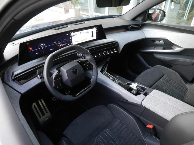 Peugeot 5008 1.2 Hybrid 136 GT | Nieuwe auto | Panorama dak | Alcantara bekleding | Camera rondom | Stoelverwarming voor en achter | Elektrisch verstelbare voorstoelen | Dodehoek detectie