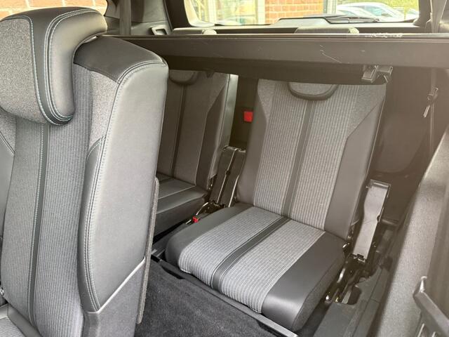 Peugeot 5008 1.2 PT Allure 7P.Bns NIEUWE APK / TREKHAAK / CAMERA / FULL.LED /