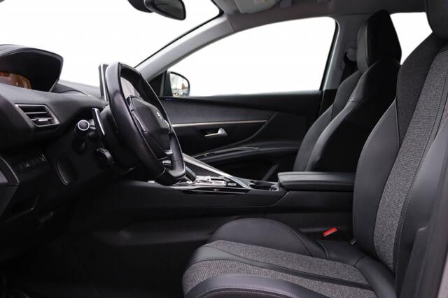 Peugeot 5008 1.2 PureTech 7P Allure Keyless l Camera l Navi
