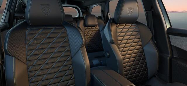 Peugeot 5008 e-5008 GT Exclusive 73 kWh | NIEUW | Uit voorraad leverbaar! | Stoelverkoeling | Panorama Dak | Nappa Leder | Camera Rondom | Stoelverwarming Voor & Achter | Elektrisch Verstelbare Voorstoelen | Dodehoek Detectie | Elektrische Kofferklep