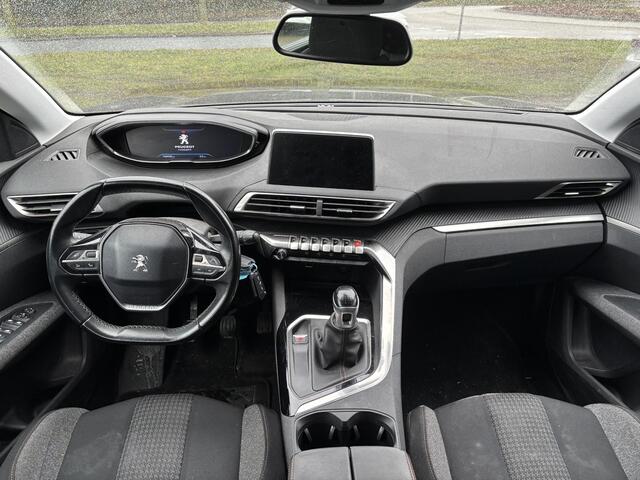 Peugeot 5008 1.2 PureTech Blue Lease Executive NL-Auto, 7 Personen, Navigatie, Parkeerhulp A., Cruise Controle, Draadloos tel. opladen, Climate controle, All Seasons banden.