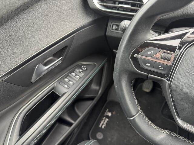 Peugeot 5008 130pk PT Allure 7p., Trekhaak | Camera | Navi & CarPlay