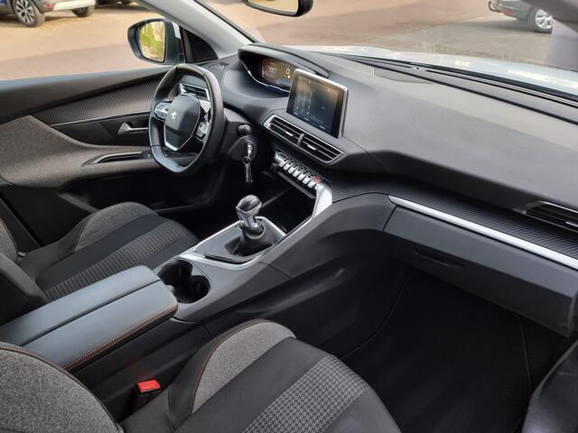 Peugeot 5008 1.2 Active 131pk | 7-pers | Carplay | Distr. vern. | Parelmoer | Zeer nette staat!