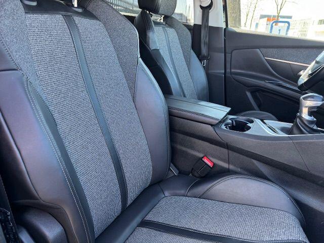Peugeot 5008 1.2 PureTech Allure 7 Persoons Airco/ECC,Cruisecontrol,Navigatie,Half Leder