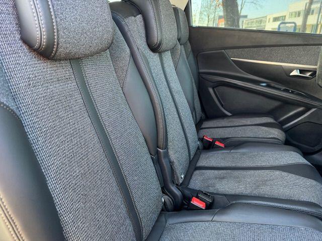 Peugeot 5008 1.2 PureTech Allure 7 Persoons Airco/ECC,Cruisecontrol,Navigatie,Half Leder