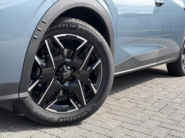 Peugeot 5008 GT 1.2 Hybrid 136PK e-DCS6 Automaat Navigatie, Achteruitrijcamera, Stoelverwarming, Stuurwielverwarming, Elektrische Kofferbak