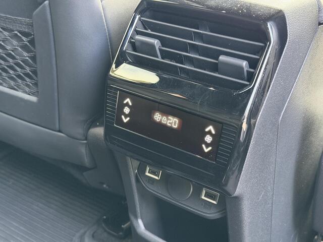 Peugeot 5008 GT 1.2 Hybrid 136PK e-DCS6 Automaat Navigatie, Achteruitrijcamera, Stoelverwarming, Stuurwielverwarming, Elektrische Kofferbak