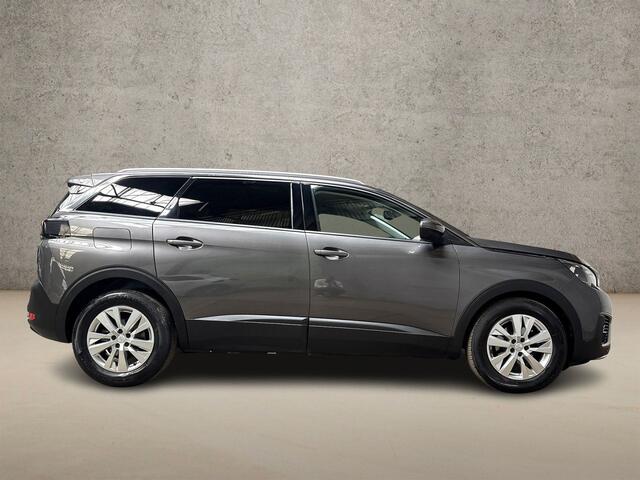 Peugeot 5008 1.2 PureTech Sport 7 Persoons Automaat (APPLE CARPLAY, BRUIN LEDER, 360 CAMERA, ADAPTIVE CRUISE, SPORTSTOELEN, GETINT GLAS, LANE ASSIST, NIEUWSTAAT)