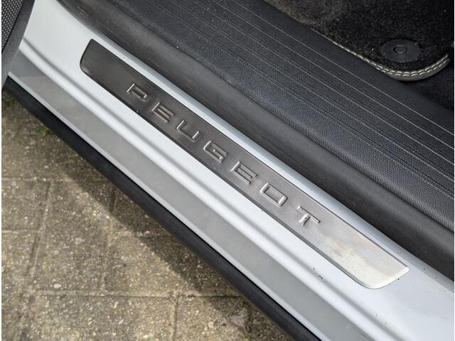 Peugeot 5008 GT 1.2 Hybrid 145pk e-DSC6 | ELEKTR. A.KLEP | STOEL + STUURVERW. | ADAPTIVE CRUISE | CAMERA | PANORAMIC NAVIGATION | KEYLESS ENTRY | DAB+ |