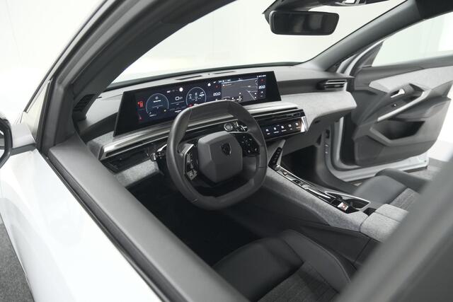 Peugeot 5008 Hybrid 136 e-DCS6 Allure | 7 Zitplaatsen | Camera | Stoelverwarming | Panoramic Navigation pack