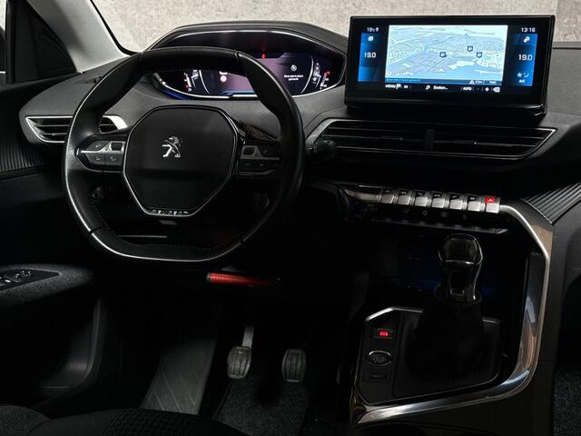 Peugeot 5008 1.2 PureTech Sport 7 Persoons (APPLE CARPLAY, GROOT NAVI, KEYLESS, 360 CAMERA, TREKHAAK, SPORTSTOELEN, CRUISE, LANE ASSIST, NIEUWSTAAT)