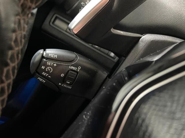 Peugeot 5008 1.2 PureTech Allure. Trekhaak!