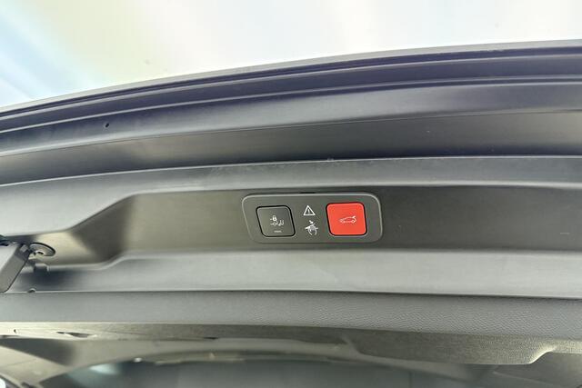 Peugeot 5008 1.2T 130pk Automaat GT | Stoelverwarming | Climate & Cruise Control | Blackpack |