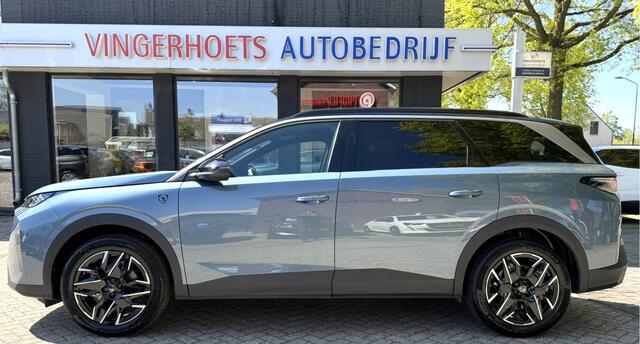 Peugeot 5008 Benzine + Hybride 145 * Automaat * GT * Navigatie * Keyless Start * L.M. Velgen * Achteruitrij Camera * 7-Persoons * Full Led * 1/2 Lederen Interieur * Vingerhoets; Vierde Generatie Eersteklas Service. Al meer dan 100 jaar een begrip in de Brabantse Kempe