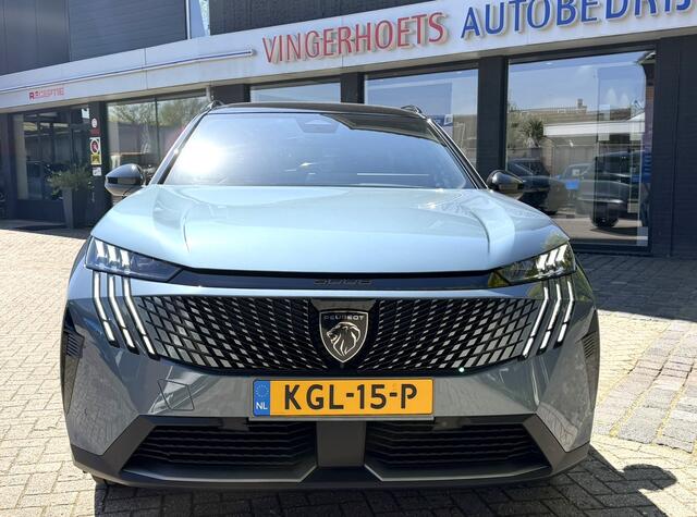 Peugeot 5008 Benzine + Hybride 145 * Automaat * GT * Navigatie * Keyless Start * L.M. Velgen * Achteruitrij Camera * 7-Persoons * Full Led * 1/2 Lederen Interieur * Vingerhoets; Vierde Generatie Eersteklas Service. Al meer dan 100 jaar een begrip in de Brabantse Kempe