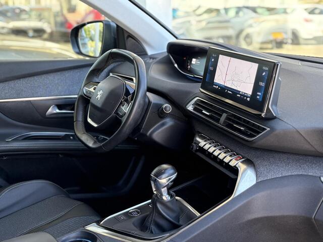 Peugeot 5008 1.2T 130pk Blue Lease Allure | 7 Persoons | Trekhaak | Elektr. achterklep | Achteruitrijcamera | Adaptieve Cruise Control | Draadloos telefoonoplader