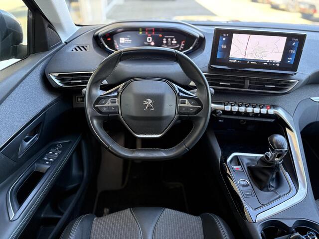 Peugeot 5008 1.2T 130pk Blue Lease Allure | 7 Persoons | Trekhaak | Elektr. achterklep | Achteruitrijcamera | Adaptieve Cruise Control | Draadloos telefoonoplader